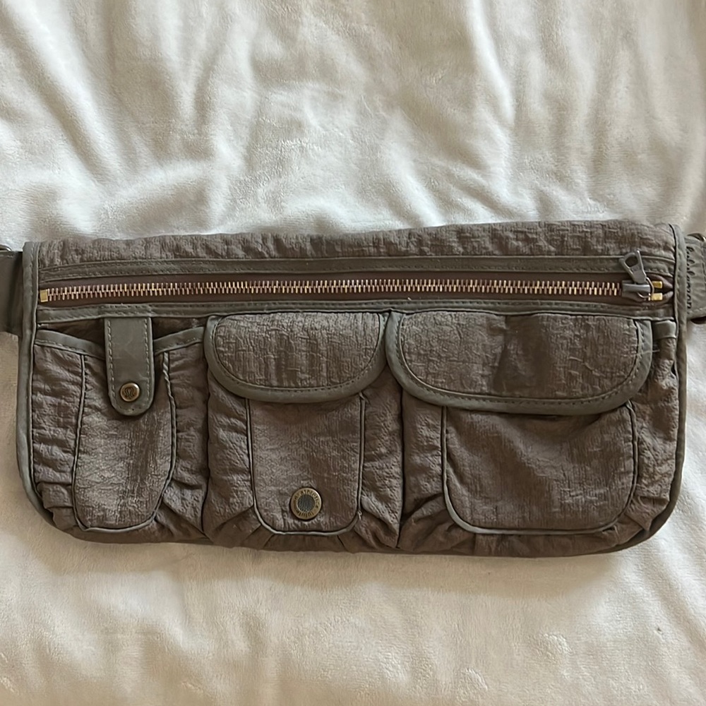 LULULEMON Dog Walker Olive (Khaki) Lace Adjustable Belt Bag Fanny Pack